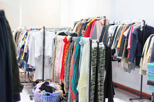 Top 7 shop quần áo secondhand TPHCM chất như nước cất
