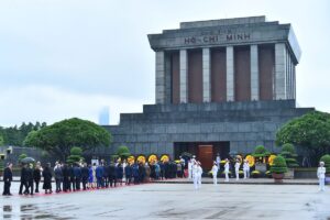 Chủ tịch Hồ Chí Minh - Nhiều cấp lãnh đạo, bộ ban ngành đều tới lăng viếng